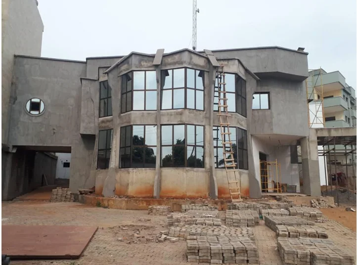 Façade principale du projet hôtelier Bastos